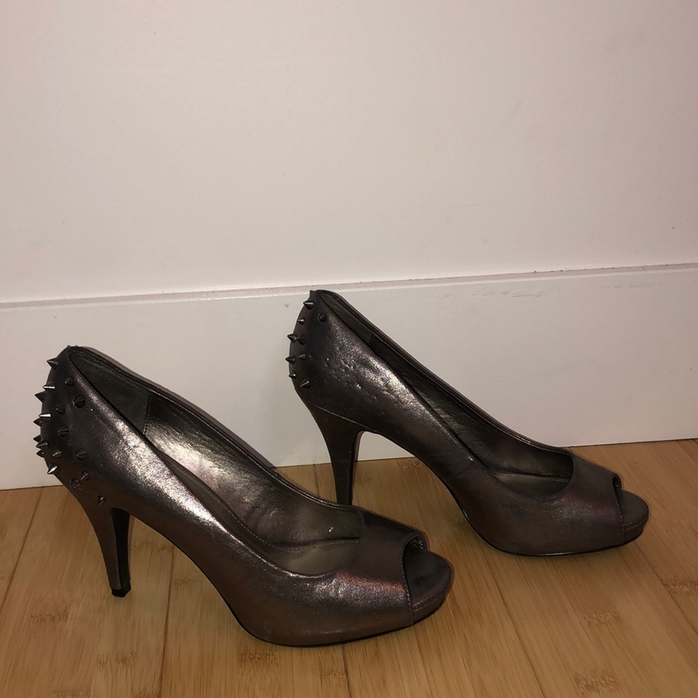 Metallic coloured heels
